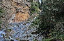 Baignade dans les piscines naturelles du canyon de Caburni